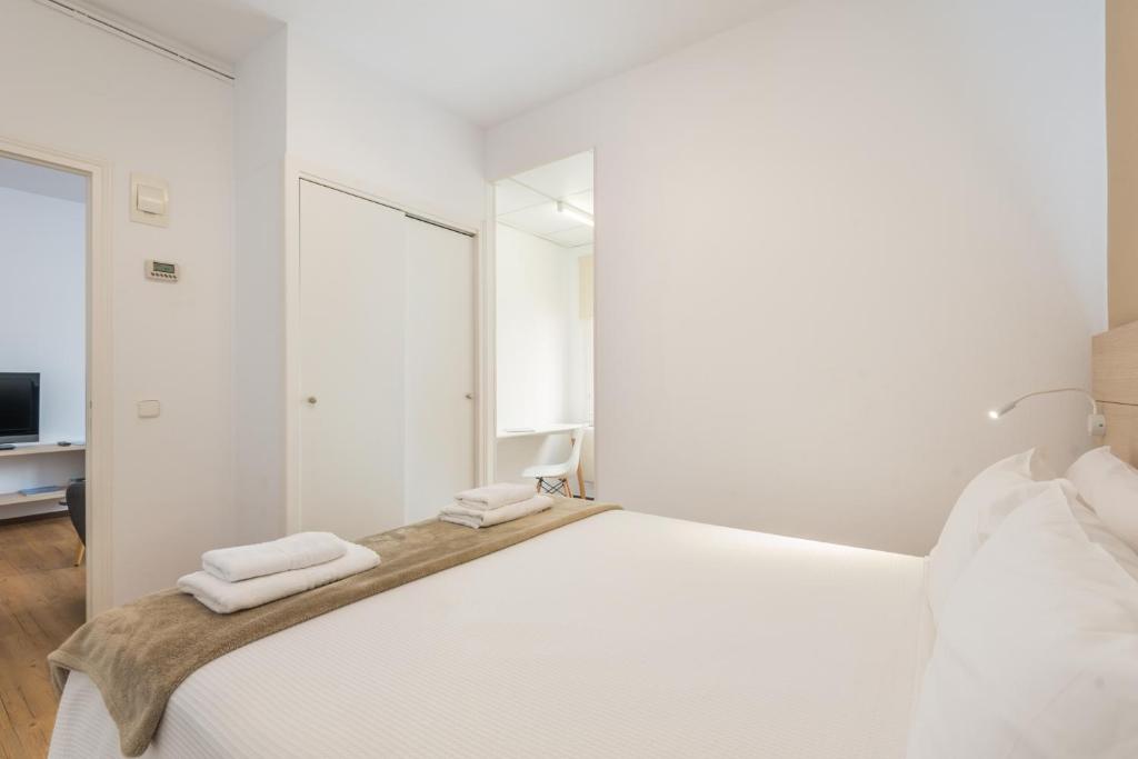 Postel nebo postele na pokoji v ubytování Hostal Jume - Urban Rooms