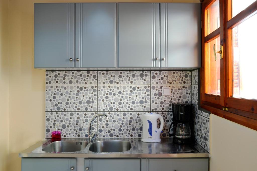 Urban Studios Manos - Resim 16