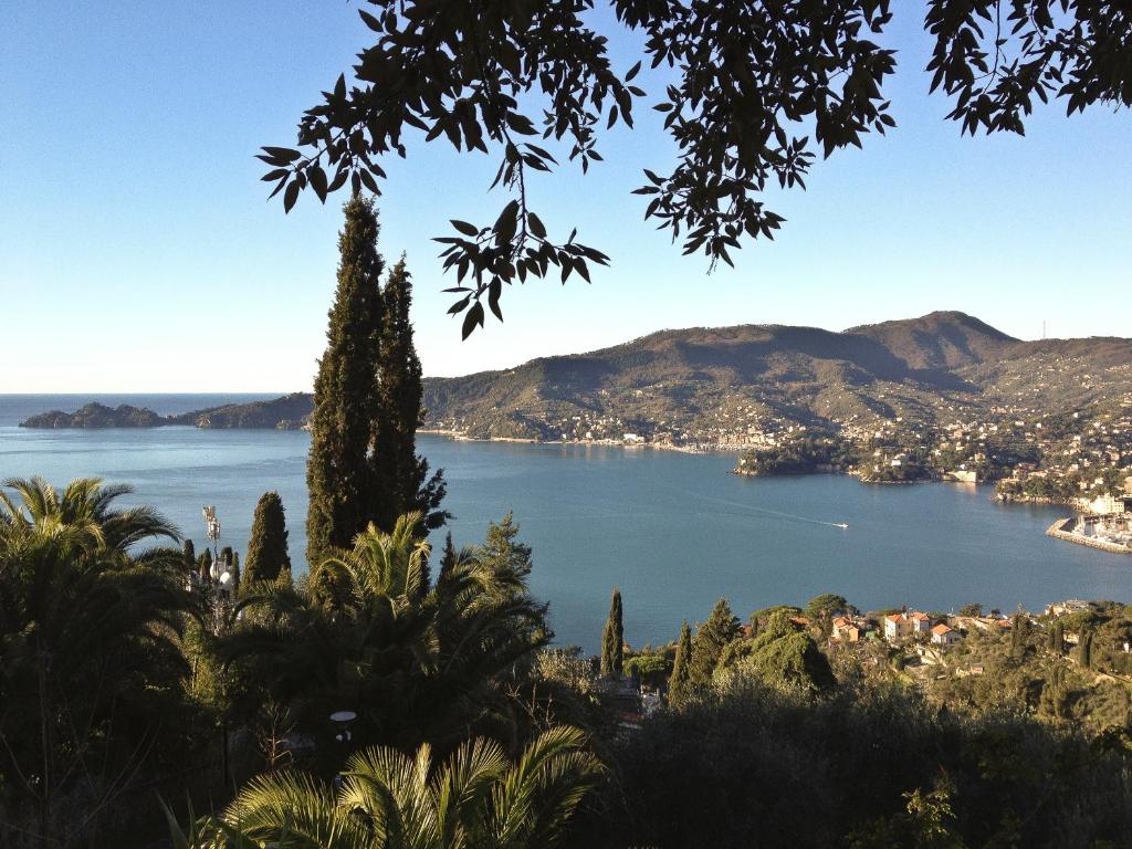 a view of a lake with mountains in the background at Albergo Annabella in Santa Margherita Ligure