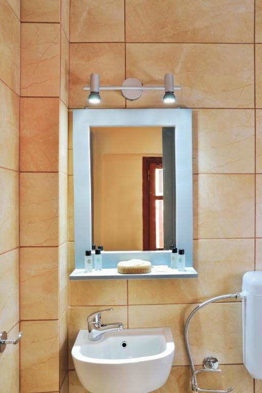 Urban Studios Manos - Resim 14