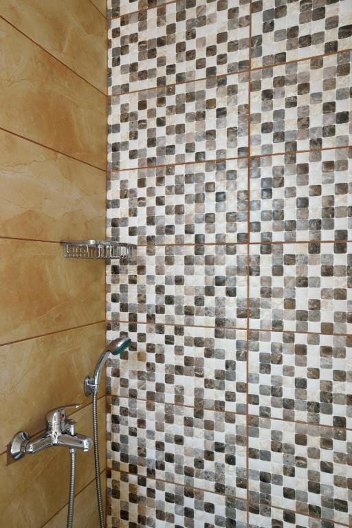 Urban Studios Manos - Resim 13