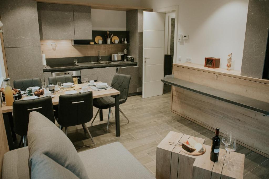 Kuchyň nebo kuchyňský kout v ubytování Vila Mojca Apartments Jasna & Jelka