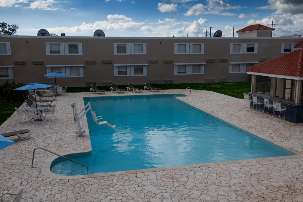 Bazén v ubytování Caribe Hotel Ponce nebo v jeho okolí