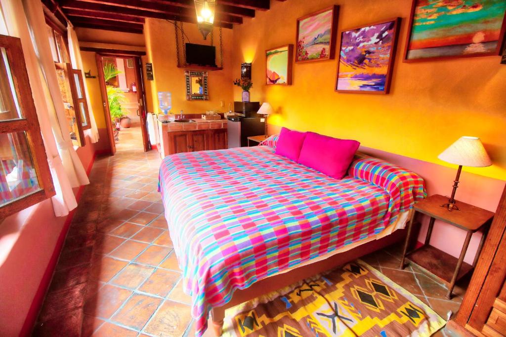 Postel nebo postele na pokoji v ubytování Hotel Casa Encantada