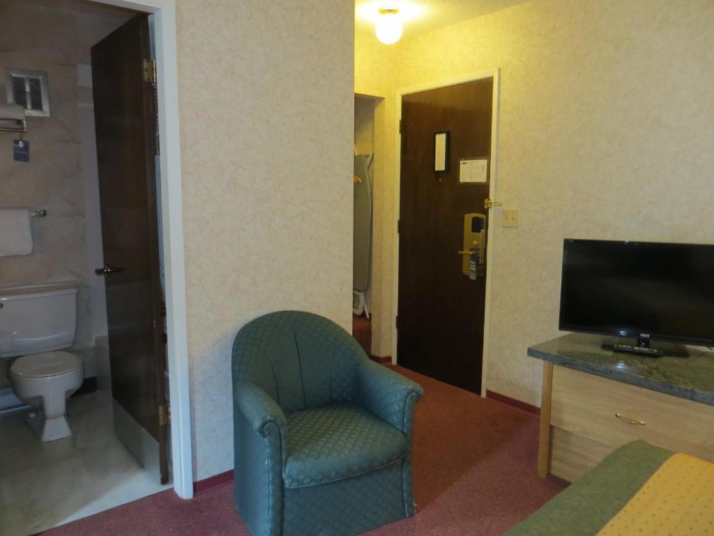 TV a/nebo společenská místnost v ubytování Travelodge by Wyndham Hope
