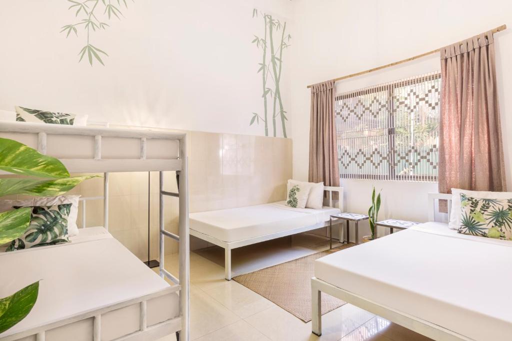 Postel nebo postele na pokoji v ubytování Babel Siem Reap Guesthouse