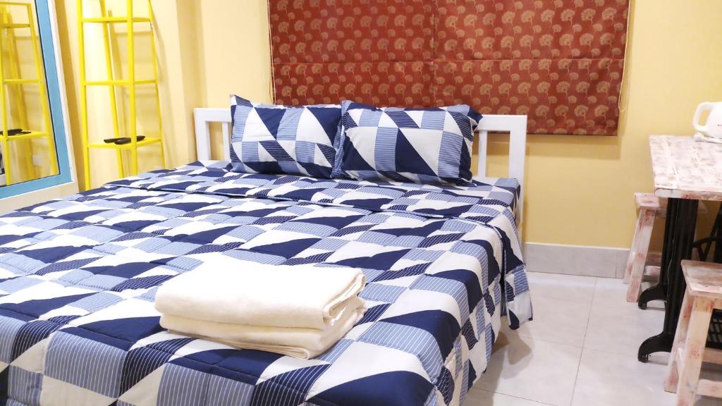 a blue and white bed in a room at Aquaman @chalong pier in Chalong