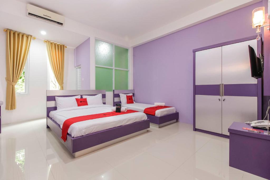 RedDoorz Plus near Stasiun Bekasi - Chambre Familiale