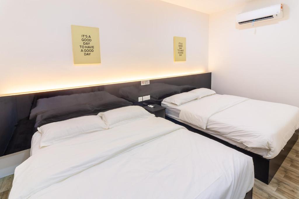 Postel nebo postele na pokoji v ubytování Tambun Warm Hotel