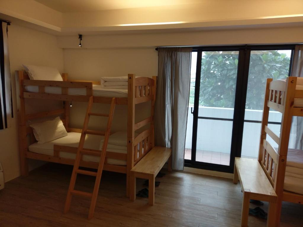 5963 Turn Right B&B - 六床男性宿舍房间