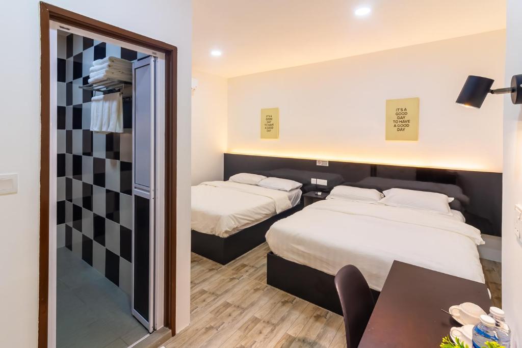 Postel nebo postele na pokoji v ubytování Tambun Warm Hotel