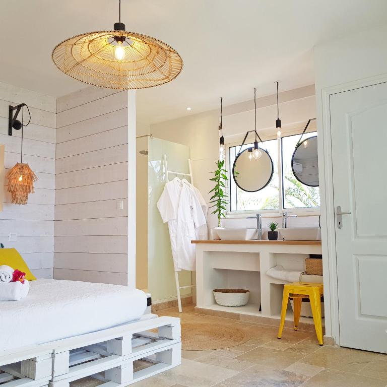 Fotografie z fotogalerie ubytování LA BOHEME, résidence de 5 appartements avec piscine, vue océan, Petite Ile v destinaci Petite Ile