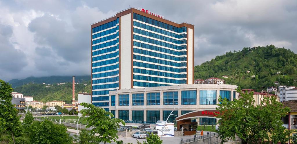 Nespecifikovaný výhled na hory nebo výhled na hory při pohledu z hotelu