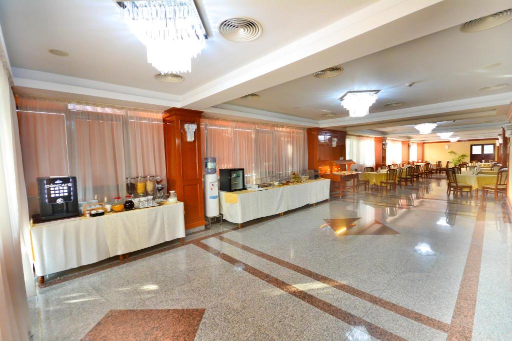 TV a/nebo společenská místnost v ubytování Hotel Emma Est