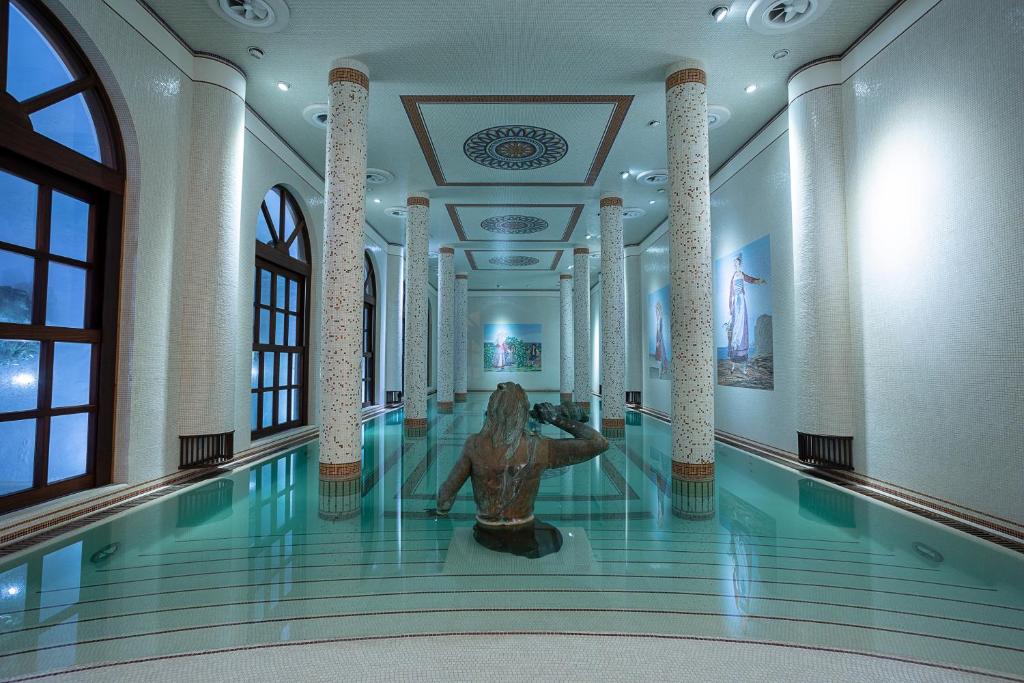 Bazén v ubytování Manzi Hotel & Spa nebo v jeho okolí