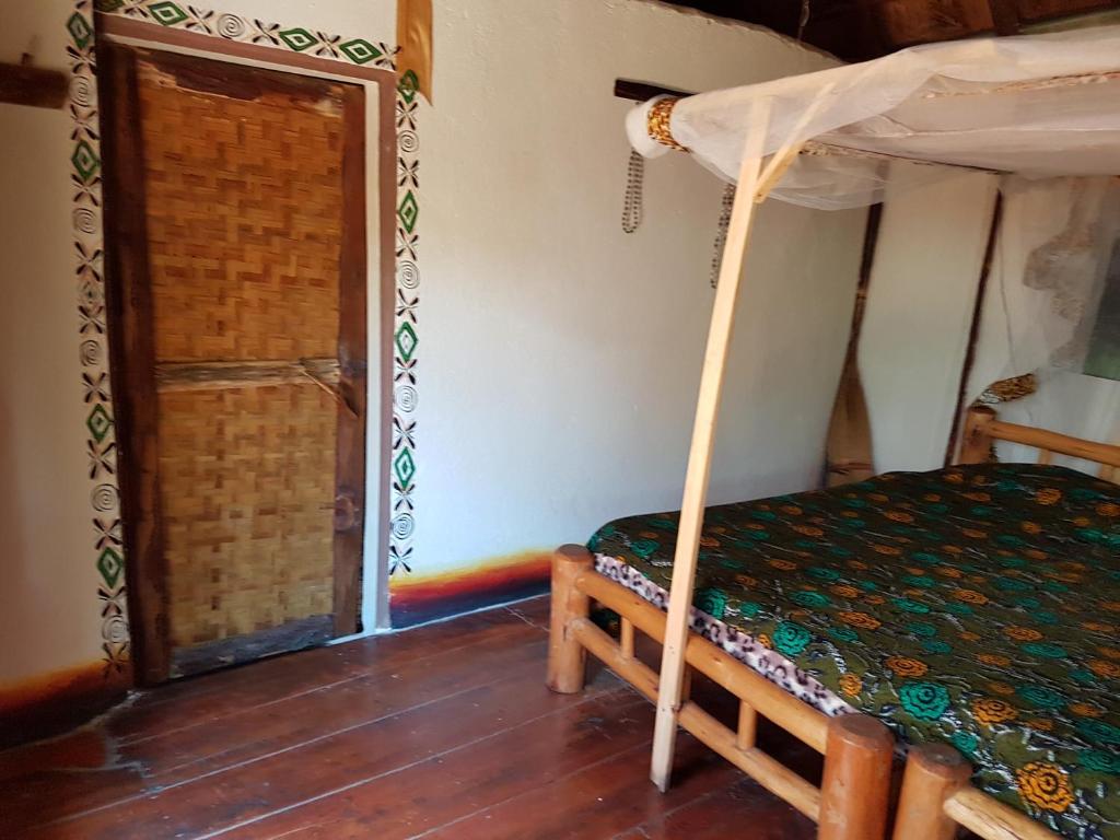 Postel nebo postele na pokoji v ubytování Pumba Safari Cottages