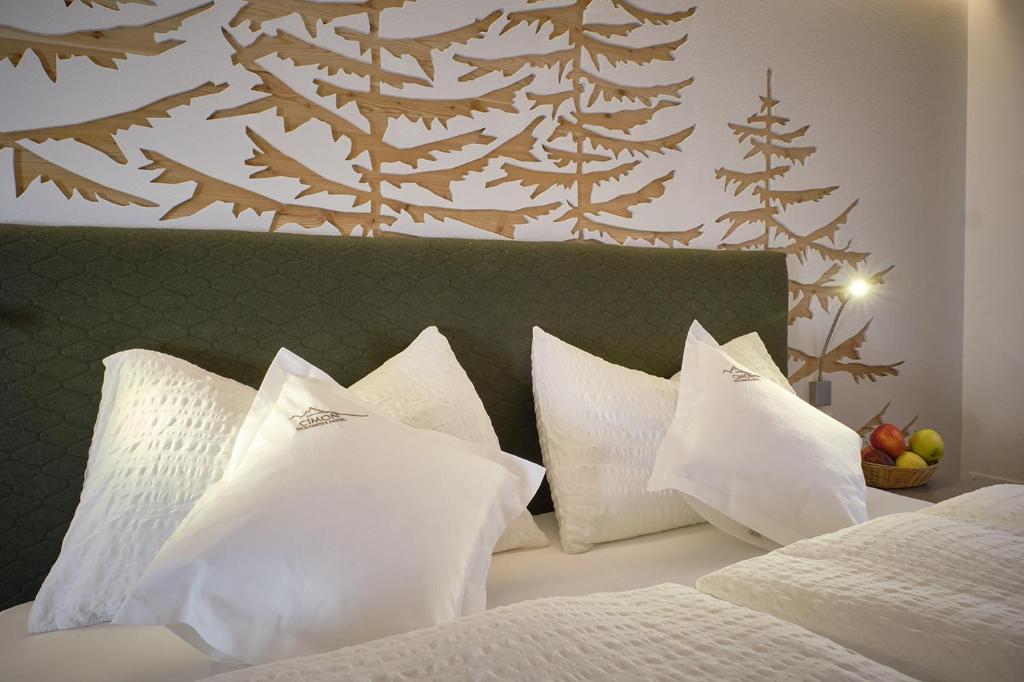 Postel nebo postele na pokoji v ubytování Cimon Dolomites Hotel