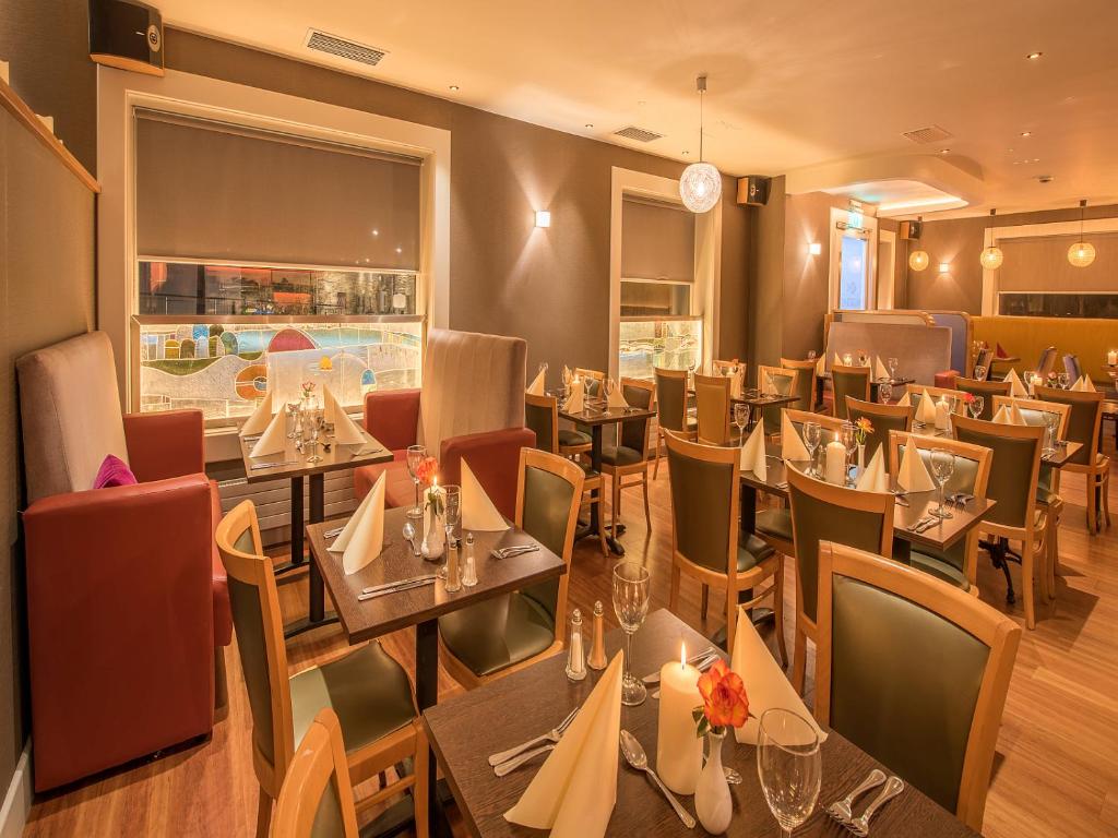 Restaurace v ubytování Clew Bay Hotel