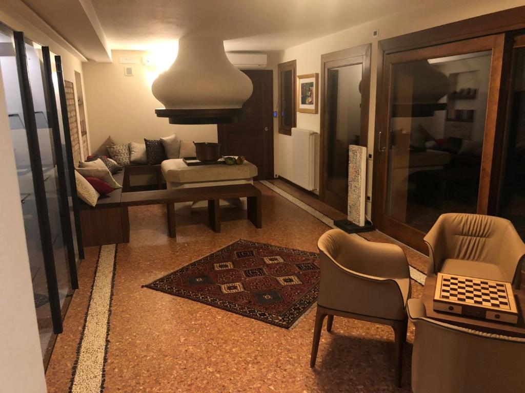 Posezení v ubytování Crystal Luxury House