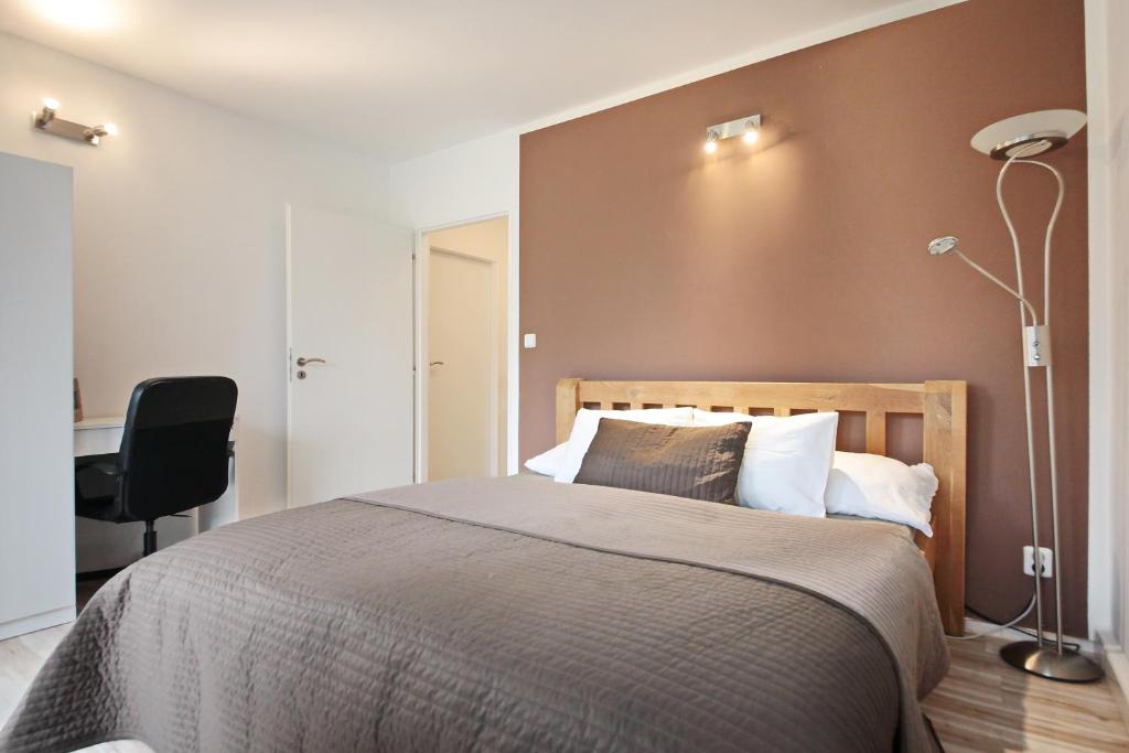 Invalidovna Apartment - Two-Bedroom Apartment With Balcony And A/C