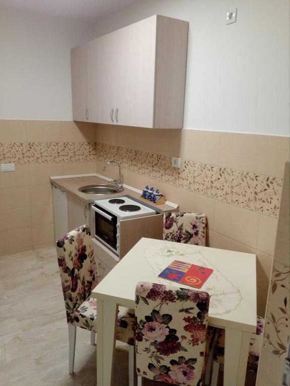 Kuchyň nebo kuchyňský kout v ubytování Apartmani M&V