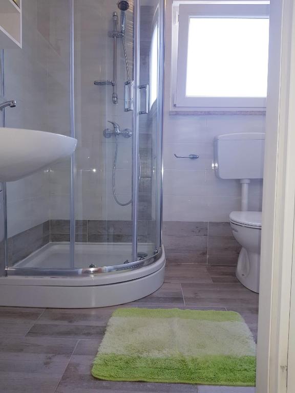 Łazienka w obiekcie Apartmani Viktorija