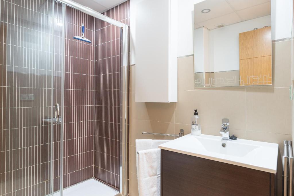 Łazienka w obiekcie MABB-Quiet Apt With Private Patio Walking Distance To Downtown