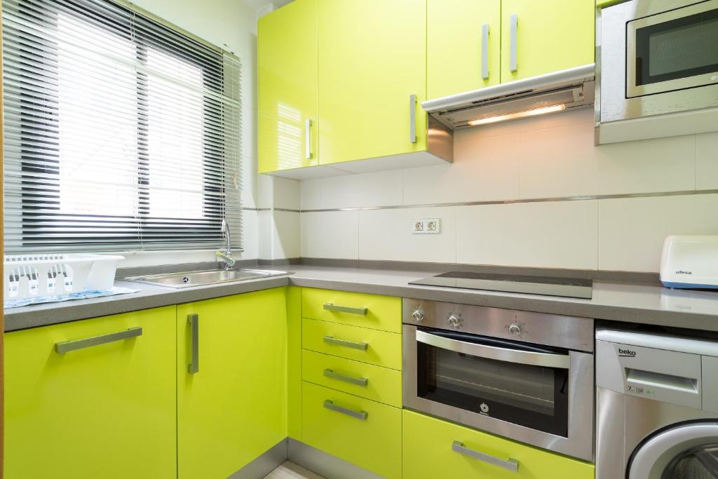 Kuchnia lub aneks kuchenny w obiekcie MABB-Quiet Apt With Private Patio Walking Distance To Downtown