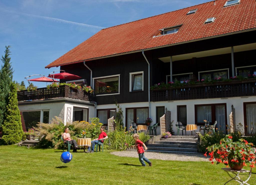 a group of children playing in the yard of a house at Mein Vierjahreszeiten Hotel Garni Superior in Sankt Andreasberg