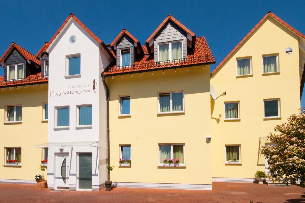 Imagen de la galería de Hotel & Restaurant Hugenottengarten, en Friedrichsdorf