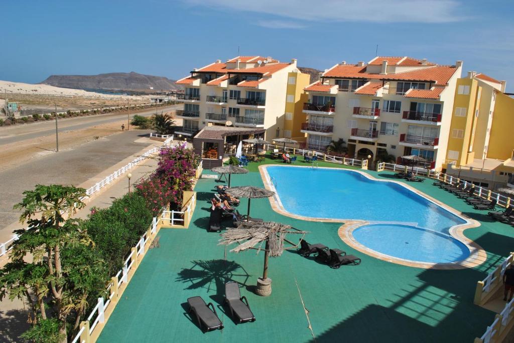 an overhead view of a swimming pool at a resort at Villa Cabral - Sea view, WIFI & swimming pool in Sal Rei