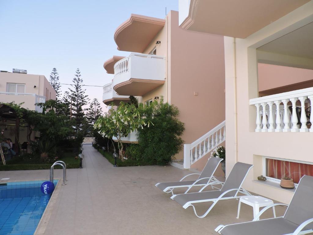 Bazén v ubytovaní Golden Rose Suites alebo v jeho blízkosti