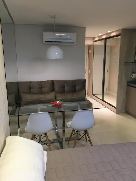  Estudio moderno com linda vista para a Serra