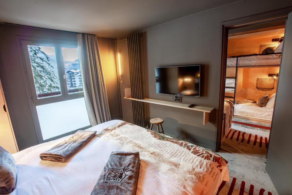 TV a/nebo společenská místnost v ubytování La Folie Douce Hotels Chamonix