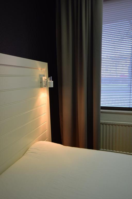 Postel nebo postele na pokoji v ubytování Hostel Snoozemore