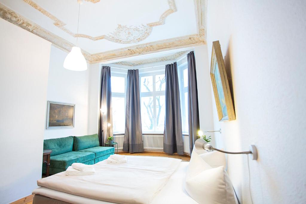 Postel nebo postele na pokoji v ubytování Pension Peters – Das andere Hotel