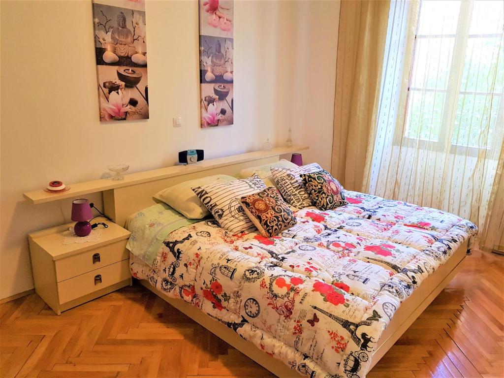 Łóżko lub łóżka w pokoju w obiekcie Noemi City Apartments