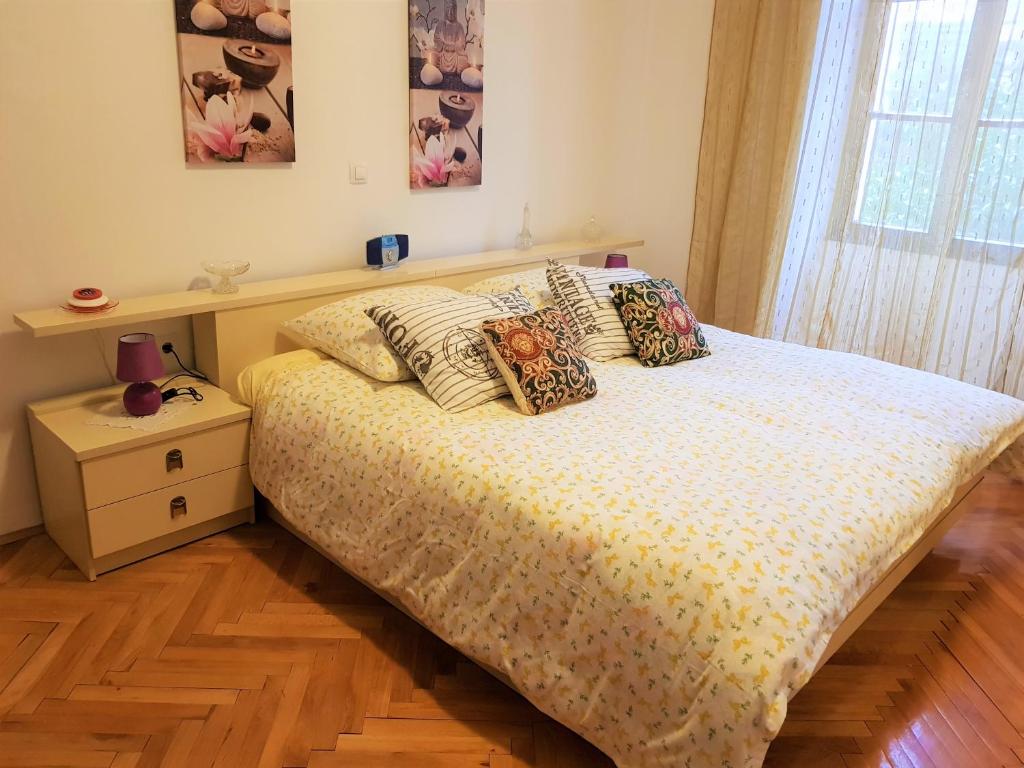 Łóżko lub łóżka w pokoju w obiekcie Noemi City Apartments