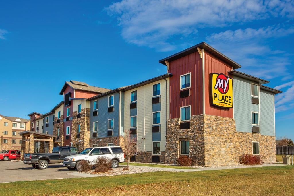 a rendering of the front of a mulberry hotel at My Place Hotel-Grand Forks, ND in Grand Forks