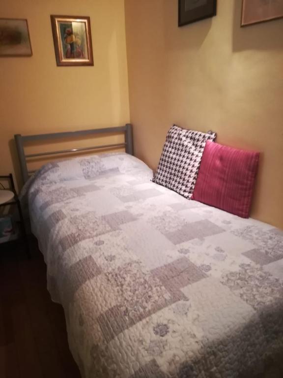 Cama o camas de una habitación en Single rooms in the heart of Split