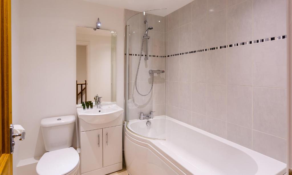 Ein Badezimmer in der Unterkunft Tewitfield Marina
