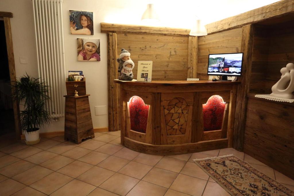 TV a/nebo společenská místnost v ubytování Garni Miravalle