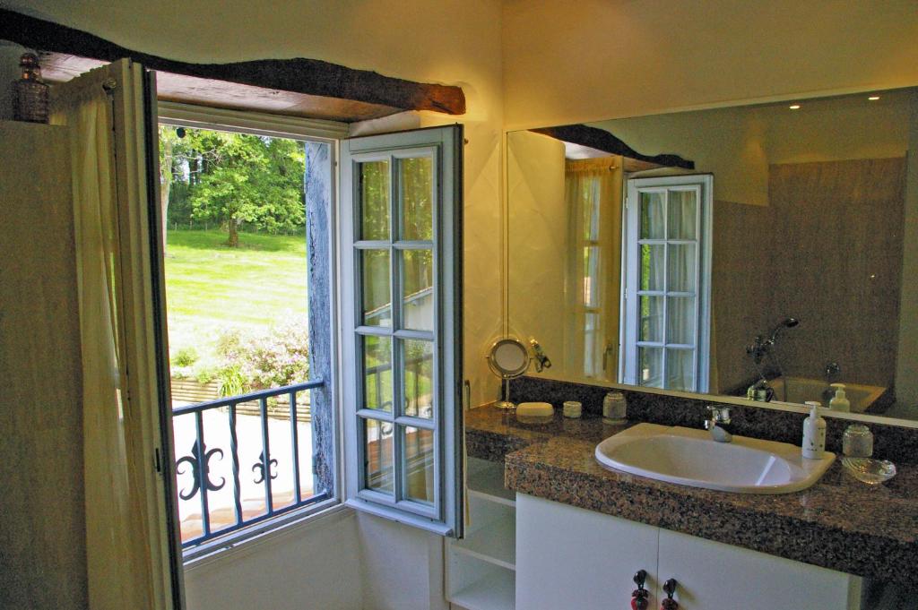 BIDACHUNA - Twin Room With Mountain View