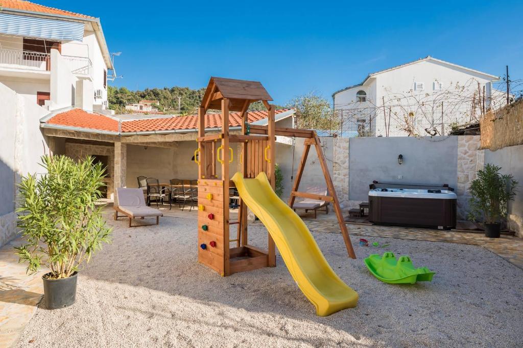 Detský kútik v ubytovaní Beachfront Luxury Villa
