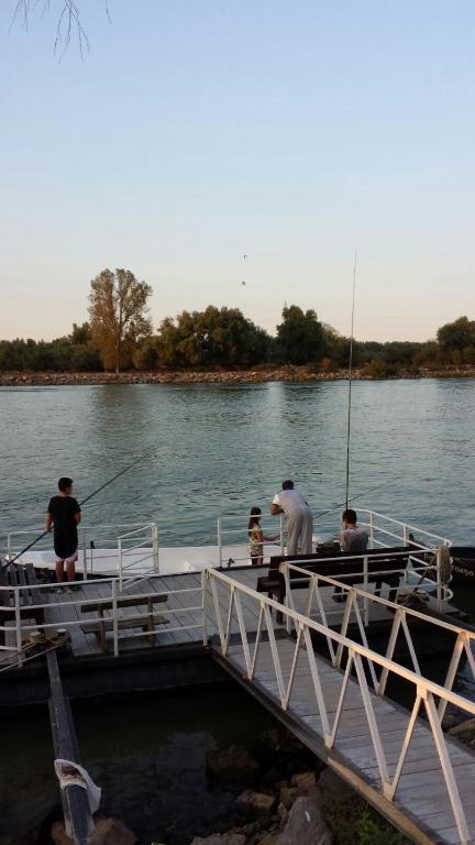 Výhled na řeku, která protéká v blízkosti penzionu