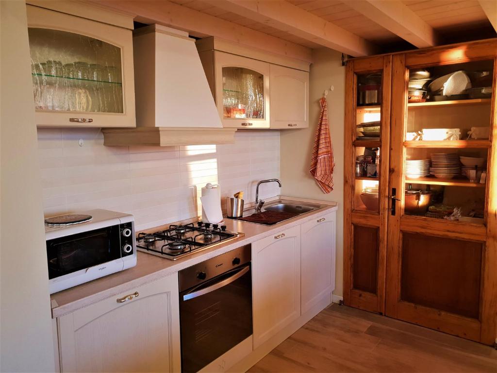 Kuchyň nebo kuchyňský kout v ubytování Casa Vacanza Pratolungo