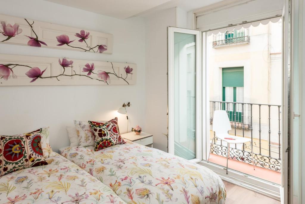 A bed or beds in a room at Urban Santa Ana Madrid Centro
