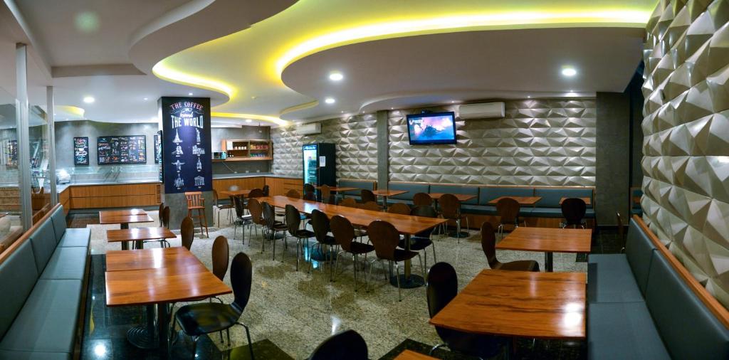  Golden Blue Hotel