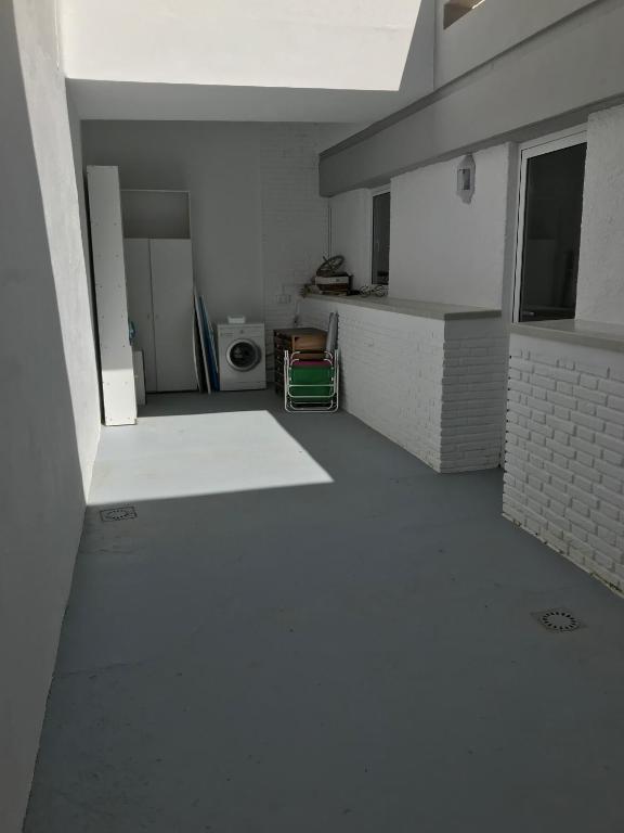 A kitchen or kitchenette at 1 de 17 CASA CON JARDÍN PRIVADO A 200m DE LA PLAYA.