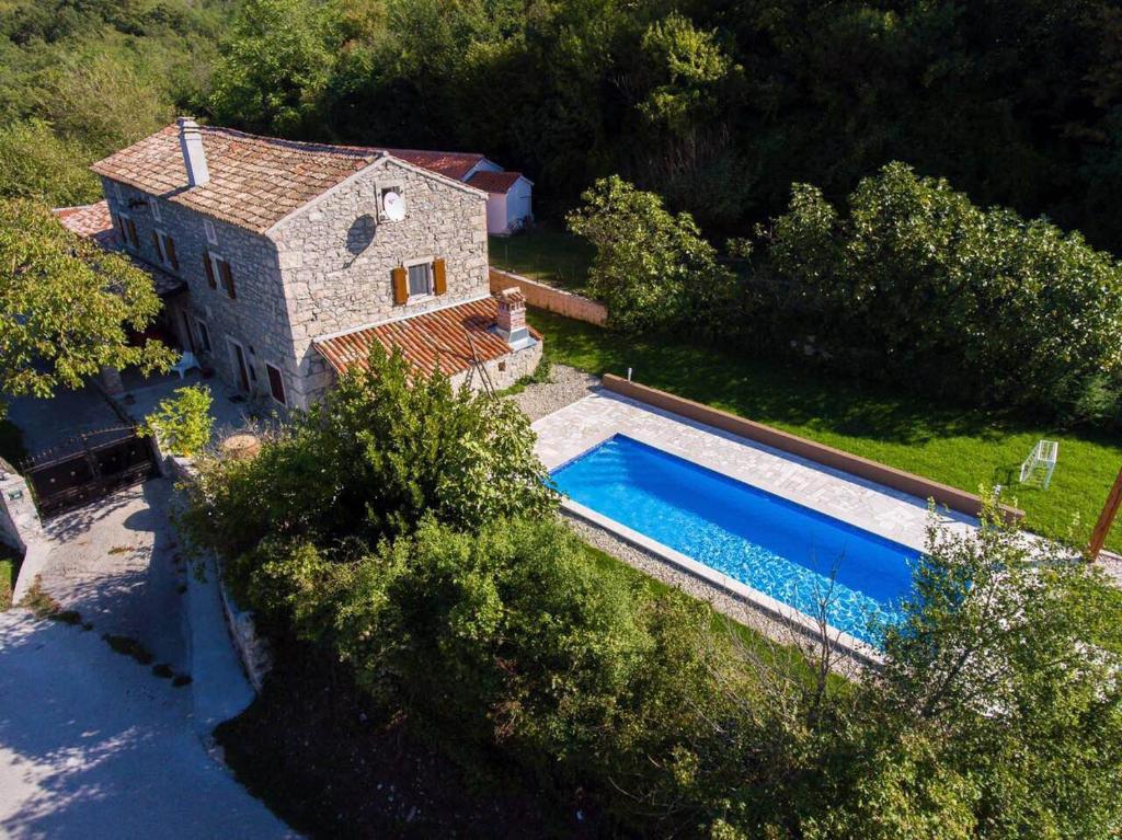 Zdjęcie z galerii obiektu Villa Kozljak, for 10 people, pool w mieście Kozljak